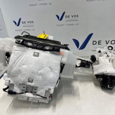 Peugeot 3008 1.2 12V PureTech Hybrid 48V Heizgehäuse 2022 9822121180