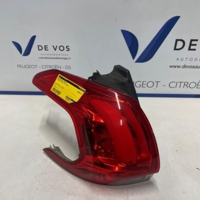 Peugeot 2008 1.2 Vti 12V PureTech 82 Taillight, right 2015 9678074380