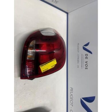 Peugeot 108 1.0 12V Achterlicht links 2014 B001031780-B000865080