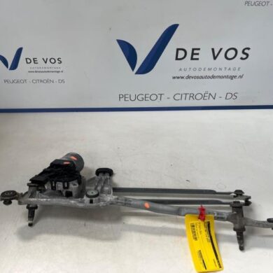 Peugeot 308 1.2 12V e-THP PureTech 130 Front wiper motor 2019 9810327980