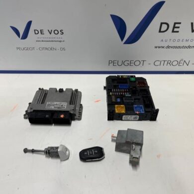 Peugeot 3008 1.5 BlueHDi 130 Engine management computer YHZ-YH01 2021 9841351080-1673942380-1673942580