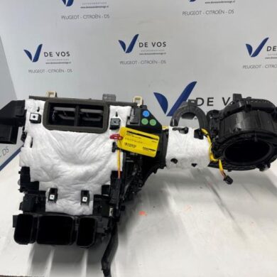 Peugeot 3008 1.2 12V Hybrid 136 Kachelhuis 2024 9854077880