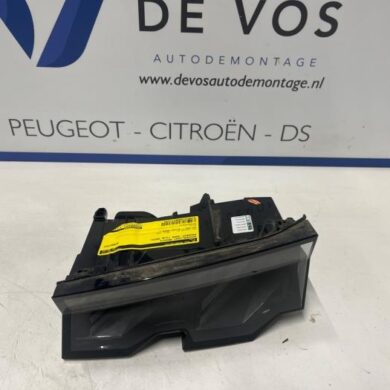 Peugeot 3008 1.2 12V Hybrid 136 Taillight, right 2024 9842149880