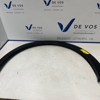Peugeot 3008 1.2 12V Hybrid 136 Wheel arch strip 2024 98402451XT