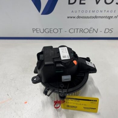 Peugeot 3008 1.2 12V Hybrid 136 Kachel Ventilatiemotor 2024 9848503380