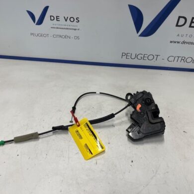 Peugeot 308 1.6 16V HYbrid 225 Rear door lock mechanism 4-door, left 2022 9835418480