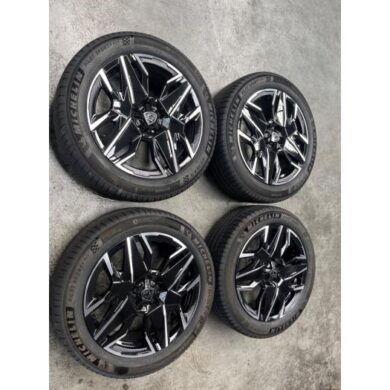 Peugeot 3008 1.2 12V Hybrid 136 Velgen set + banden 2024 9842668980