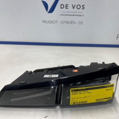 Peugeot 308 1.6 16V HYbrid 225 Rücklicht rechts 2022 9835300380