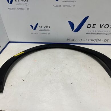Peugeot 5008 1.2 12V Hybrid Wheel arch strip 2022 98140703XT