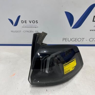 Peugeot 5008 1.2 12V Hybrid Taillight, right 2022 9836231580