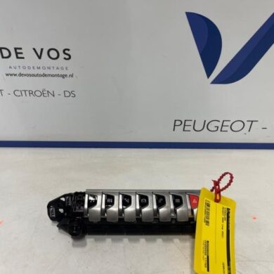 Peugeot 5008 1.2 12V Hybrid Switch 2022 98249154DX