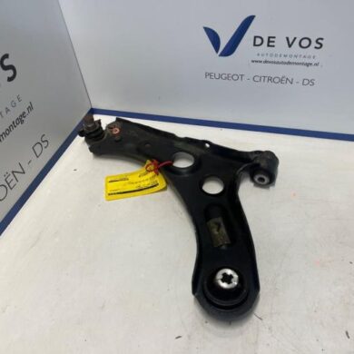 Peugeot 208 1.2 Vti 12V PureTech 100 Front wishbone, left 2021 9831626480