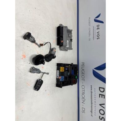 Opel Vivaro 2.0 Diesel 145 Engine management computer AH01 2024 9857411280-1693201780-1693205780