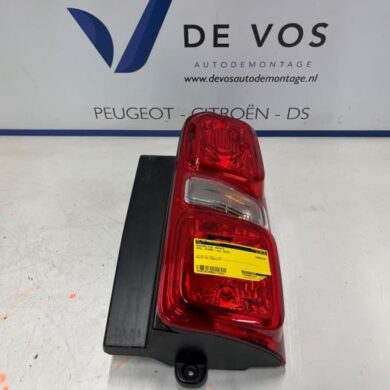 Opel Vivaro 2.0 Diesel 145 Achterlicht rechts 2024 9808243080