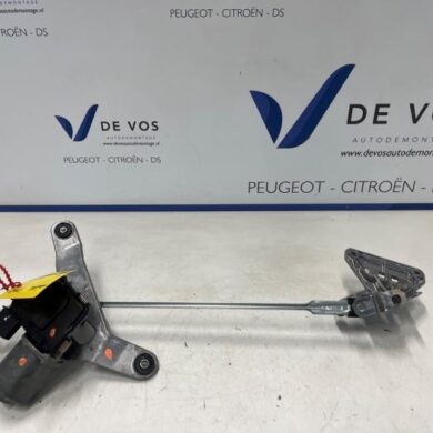 Peugeot 308 1.6 16V HYbrid 225 Front wiper motor 2022 1687896080