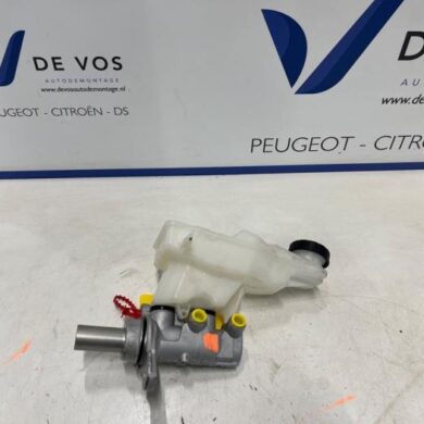 Peugeot 3008 1.2 12V Hybrid 136 Hoofdremcilinder HN09 2024 9855466980