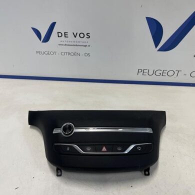 Peugeot 308 1.2 12V e-THP PureTech 130 Radio control panel 2019 96777660ZD