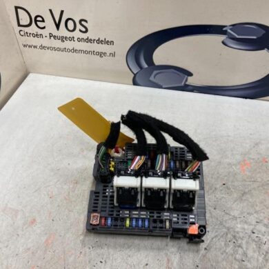 Peugeot 308 2.0 BlueHDi 150 16V Fuse box 2016 9810296380