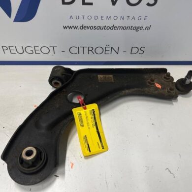 Peugeot 308 1.6 16V HYbrid 225 Front wishbone, right 2022 9846329280