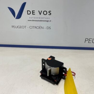 DS Automobiles DS4 1.2 12V Hybrid 136 Parking brake switch HN09 2024 98357334XU