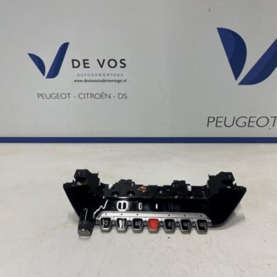 Peugeot 2008 1.2 VTi 12V PureTech 100 Heater control panel 2021 98404585XU
