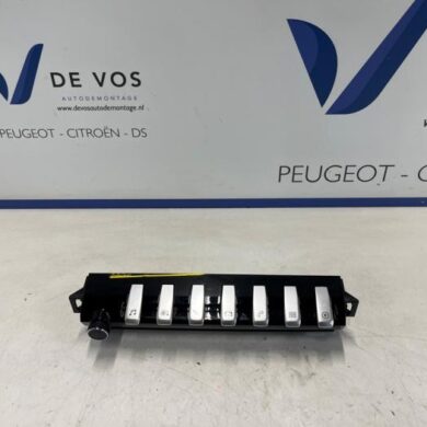 Peugeot 508 1.6 16V Hybrid 225 Radio control panel 2023 98481828XU
