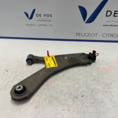 Citroen C4 1.2 PureTech 130 12V Draagarm rechts-voor 2021 9831682780