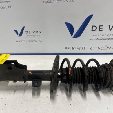 Peugeot 3008 1.2 12V e-THP PureTech 130 Front shock absorber rod, right 2020 9819718680