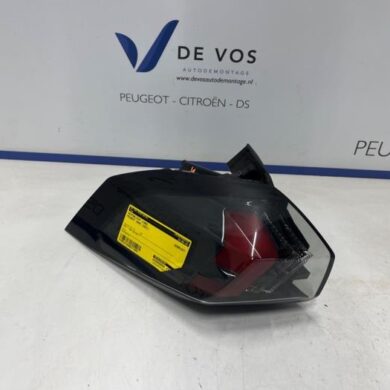 Peugeot 2008 1.2 VTi 12V PureTech 100 Achterlicht links 2021 9838190580