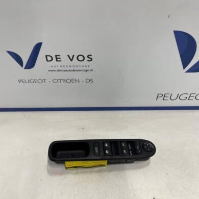 Citroen C3 Picasso 1.6 16V VTI 120 Combischakelaar ramen 2013 6490P8