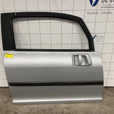 Peugeot 1007 1.4 Door 2-door, right 2006 9004V9