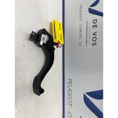 Opel Vivaro 2.0 Diesel 145 Accelerator pedal 2024 9839353480