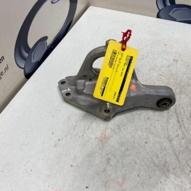 Peugeot 5008  Engine mount AH01 2019 9676417280