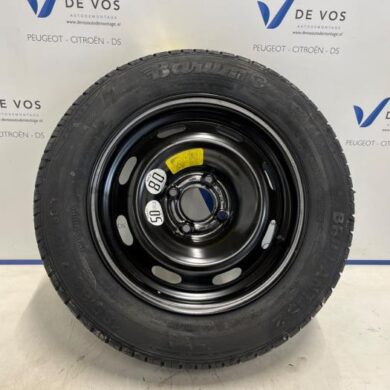Peugeot 2008 1.2 12V e-THP PureTech 130 Wheel + tyre 2019