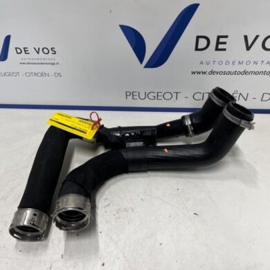 Peugeot 3008 1.2 12V Hybrid 136 Intercooler hose HN09 2024 9840967380