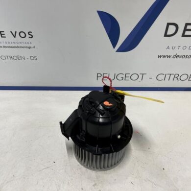 Citroen C3 Aircross 1.2 PureTech 82 Heating and ventilation fan motor 2018 9818270880