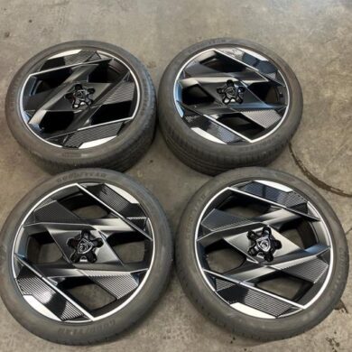 Peugeot 408 1.6 16V HYbrid 225 Set of wheels + tyres 2023 98406747XW