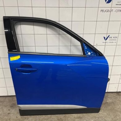Peugeot 2008 1.2 VTi 12V PureTech 100 Front door 4-door, right 2021 9831047380