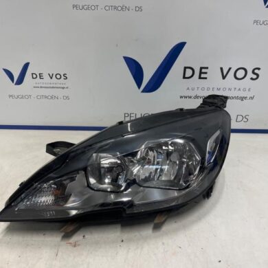 Peugeot 308 1.6 HDi 92 16V Headlight, left 2015 9677523080