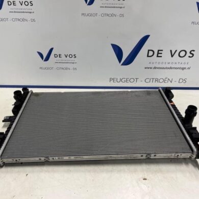 Peugeot 308 1.2 12V PureTech 130 Radiateur HNS-HN05 2022 9675747980