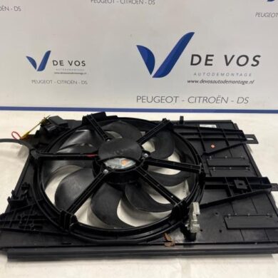 Peugeot 308 1.2 12V PureTech 130 Cooling fan housing 2022 9832930080