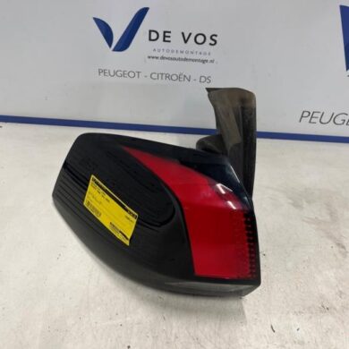 Peugeot 5008 1.2 12V e-THP PureTech 130 Achterlicht links 2020 9811028080
