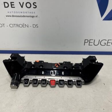 Peugeot 2008 1.2 VTi 12V PureTech 100 Kachel Bedieningspaneel 2021 98432306XU