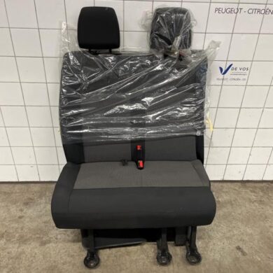 Peugeot Expert 2.0 Blue HDi 145 16V Bank rechts vorne 2025