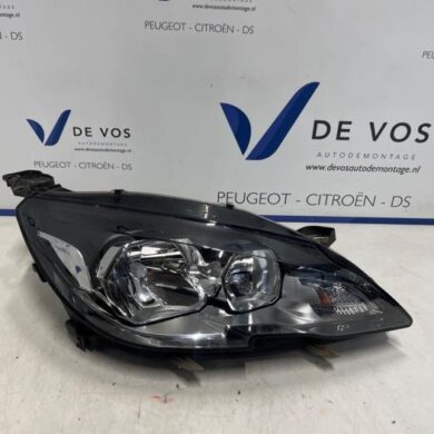 Peugeot 308 1.6 HDi 92 16V Headlight, right 2015 9677522980