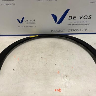 Peugeot 408 1.6 16V HYbrid 225 Wheel arch strip 2023 98384340XT