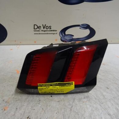Peugeot 3008  Achterlicht rechts 2018 9810477780