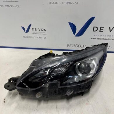 Peugeot 2008 1.2 12V e-THP PureTech 130 Headlight, left 2019 9825313980-1685353980
