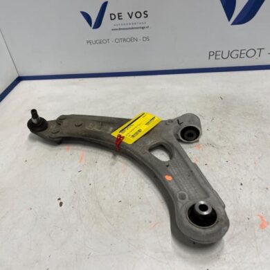 Peugeot 408 1.6 16V HYbrid 225 Front wishbone, left 2023 9815014680