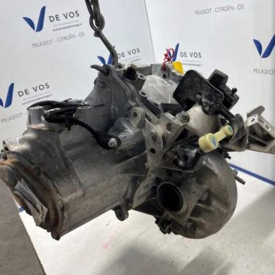Peugeot 2008 1.2 VTi 12V PureTech 100 Versnellingsbak HNK-HN05 2021 1629122580-1629122680 20XJ03